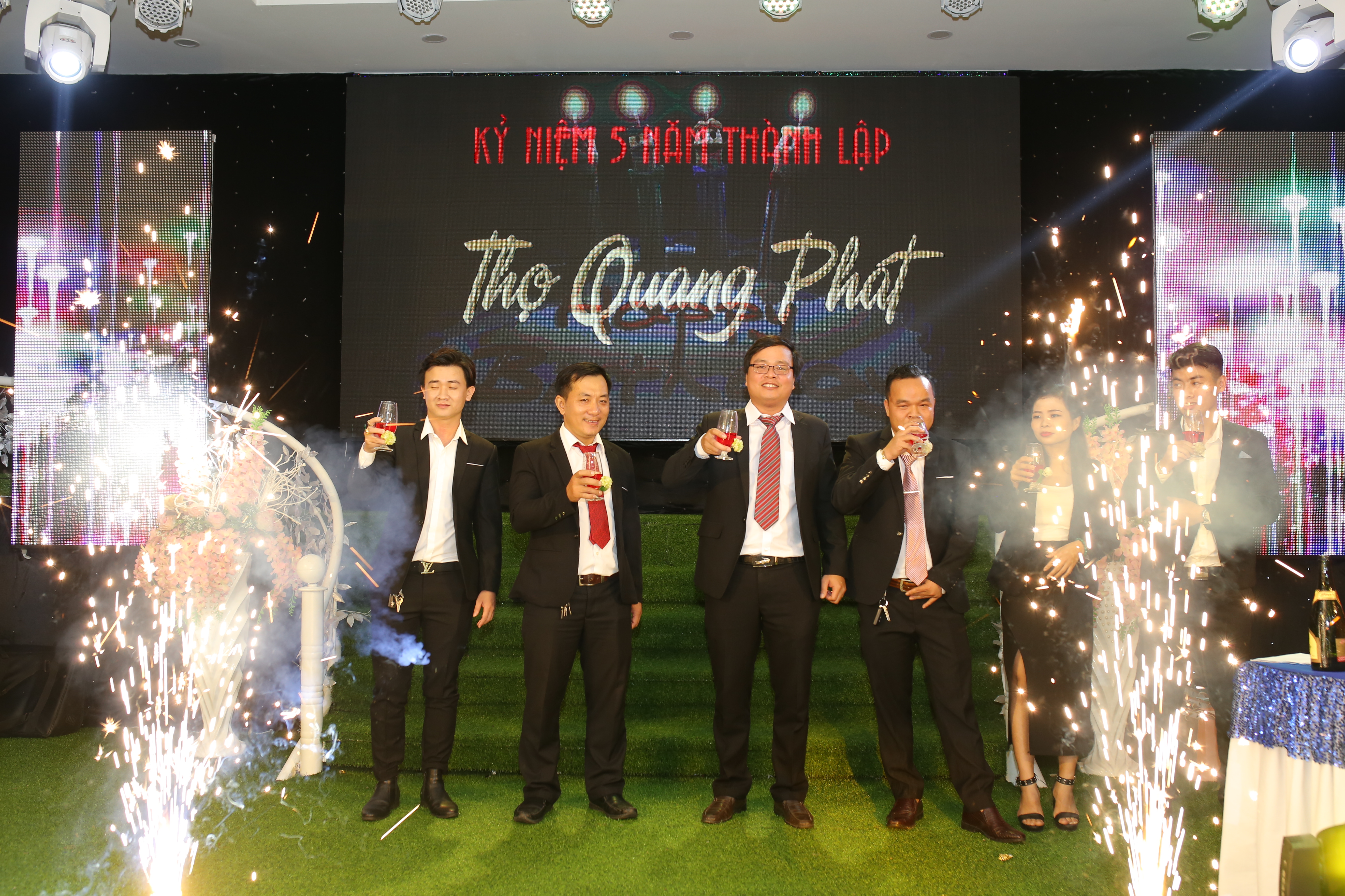 Các khách quý đến chung vui tại buổi lễ kỷ niệm 5 năm thành lập
