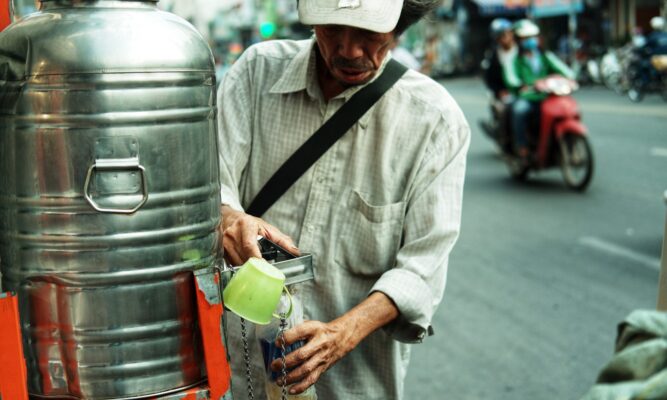 Bình trà đá miễn phí. <Ảnh mang tính chất minh họa>